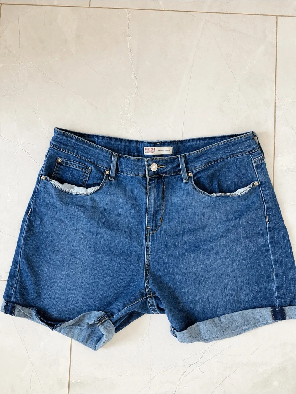 Signature by Levi Strauss & Co. Mid-Rise Cuffed Denim Shorts – Size 16